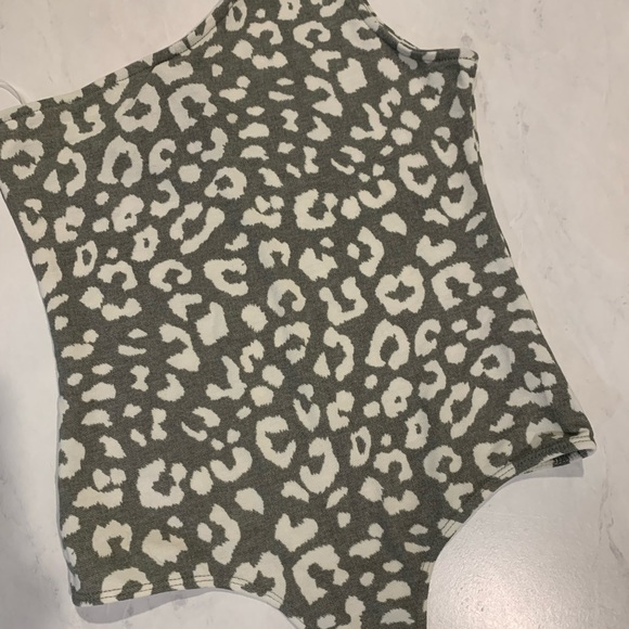 🐆 Stella One Shoulder Green Leopard Print Bodysuit - Picture 3 of 3